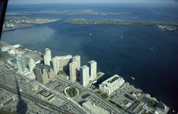 Vista das atuais Ilhas Toronto. À esquerda, pode ser ver o porto da cidade.